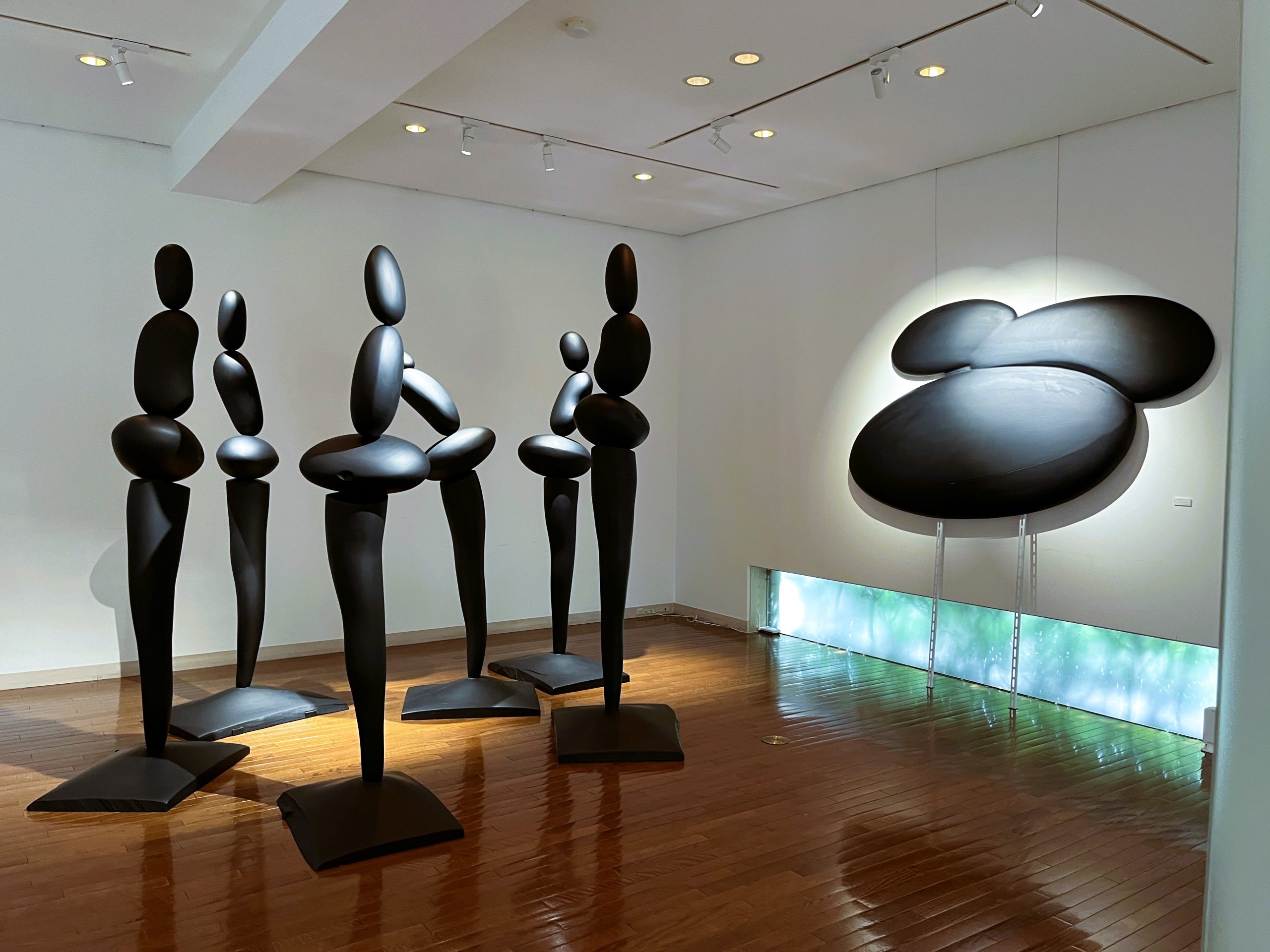 小さな豆/大きな豆 －三島樹一の彫刻をめぐって－（忠類ナウマン象記念