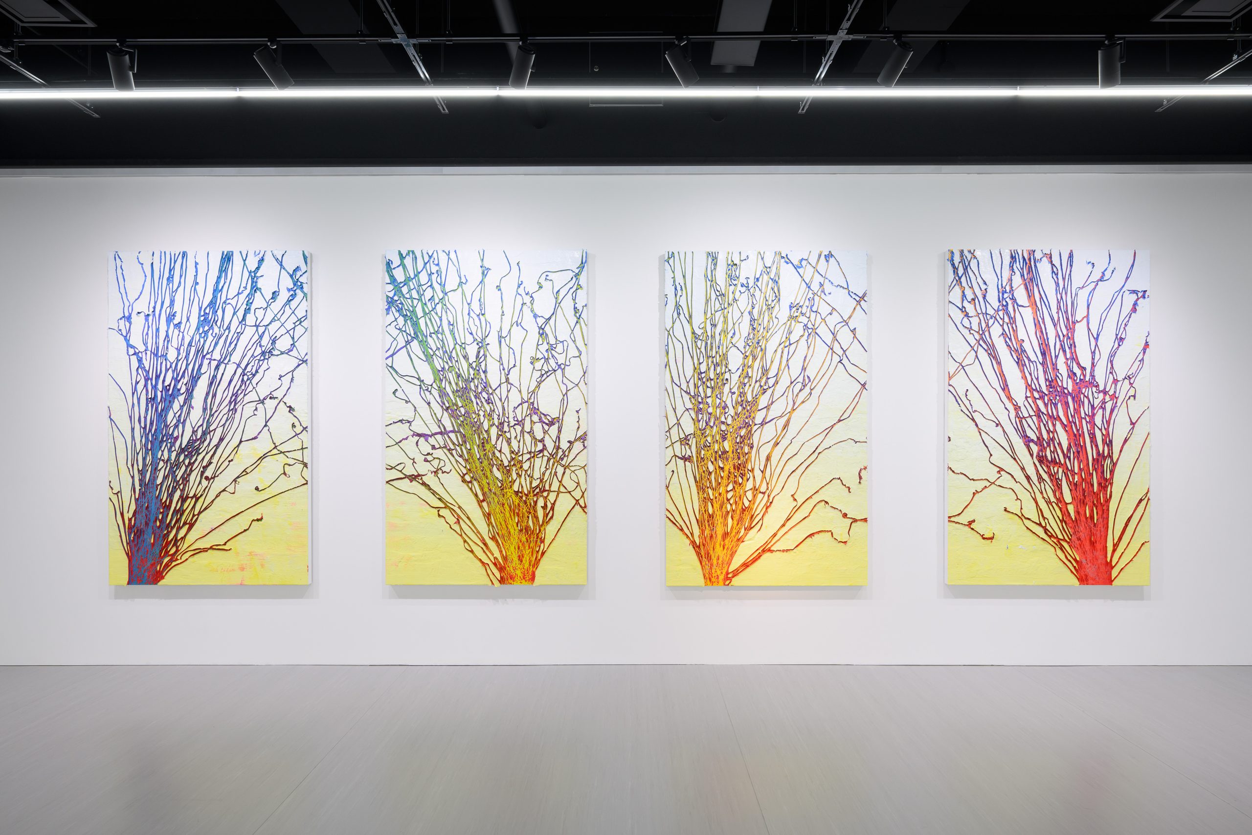 奈良に蓄積した文化の層を、現代の感性で引き剝がす 今西真也展「吸っ